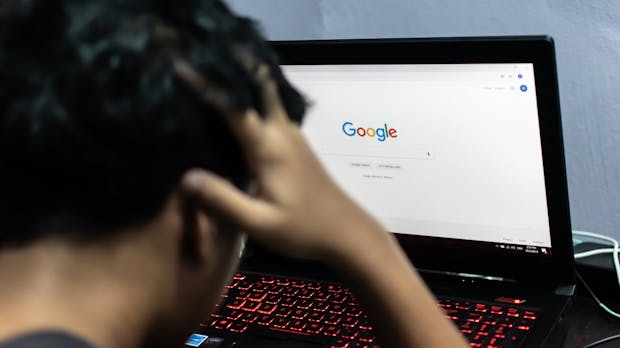 Der Google-Algorithmus ist frauenfeindlich und die deutsche Sprache hat daran Schuld