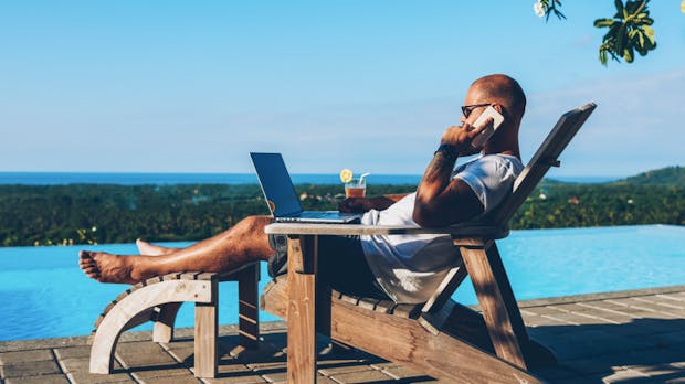 Arbeiten trotz Urlaub: 70 Prozent der Berufstätigen sind für den Chef erreichbar