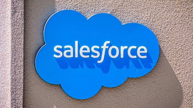 Salesforce erhöht Umsätze um über 20 Prozent