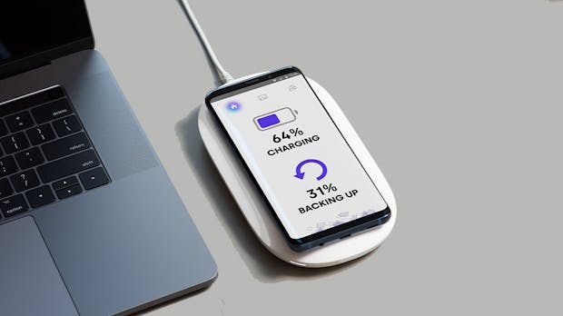 Daten sichern und Smartphone laden mit Western Digitals Qi-Lade-Festplatte für iPhones und Android-Smartphones