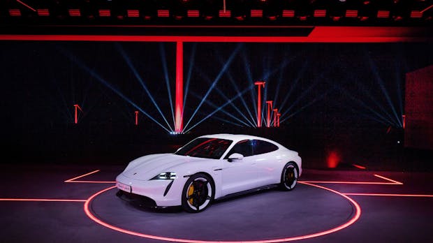 Elektro Sportwagen Porsche Taycan Offiziell Vorgestellt