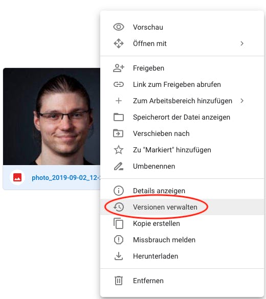 Kontextmenü in Google Drive zum Verfolgen der Versionen einer Datei.