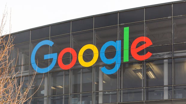 Now with a new layout and one source per message 2 Google News: Now with a new layout and one source per message