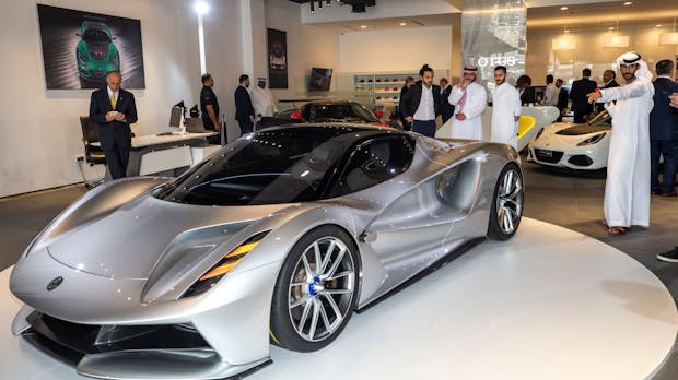Ist ein E-Auto mit 2.000 PS gut fürs Klima?