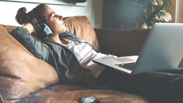 Aktien, ETF, Krypto: Diese Podcasts machen dich im Umgang mit Geld smarter