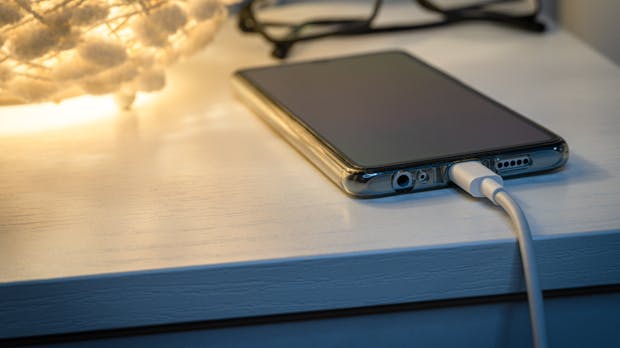 Diese App lässt euer Smartphone nachts für die Corona-Forschung arbeiten