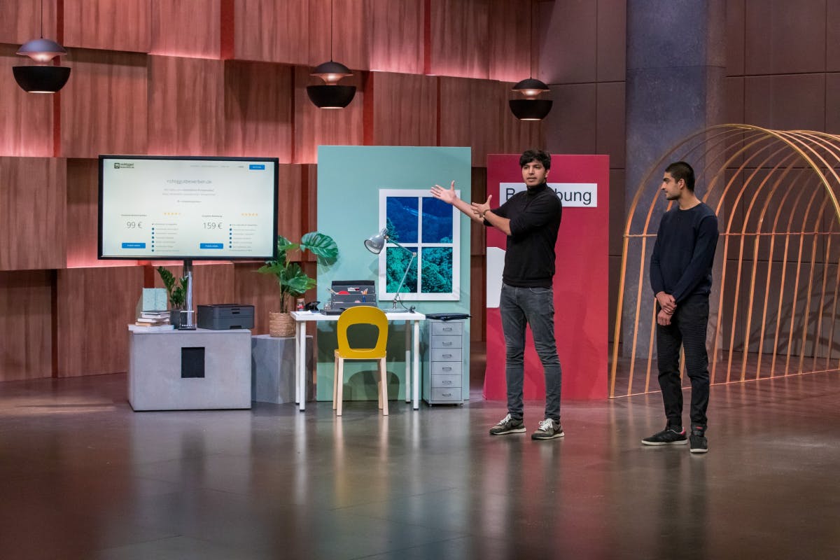 Die Brüder Bilal (l.) und Adil Zafar sind die Gründer von richtiggutbewerben.de (Foto: TVNOW / Bernd-Michael Maurer)