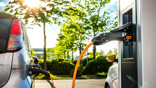 Hamburg ist Vorreiter bei Elektroautos, Berlin knapp dahinter