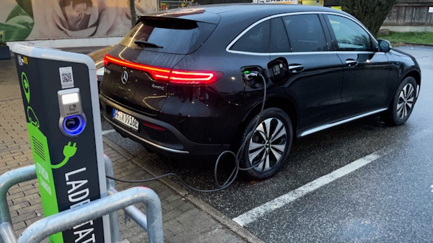 Mythen der Elektromobilität: Überlasten Elektroautos unser Stromnetz?