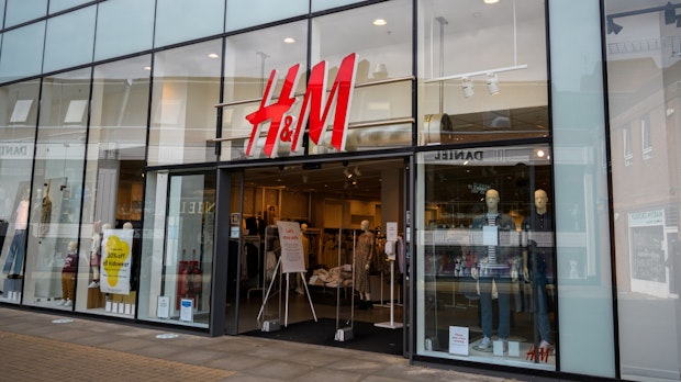 H&M: Bekleidungshändler testet digitale Umkleidekabine