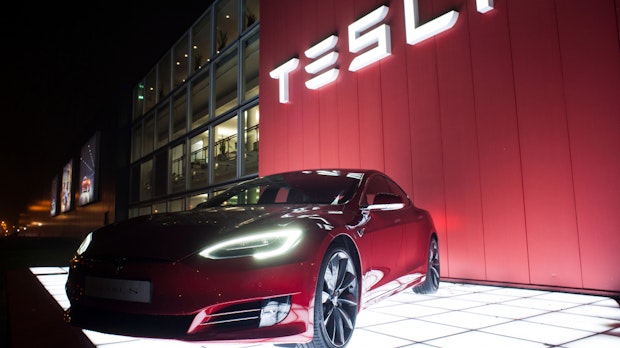 Trotz rosiger Prognose: Tesla-Bulle Ron Baron verkauft 1,7 Millionen Tesla-Aktien