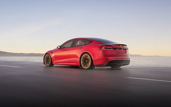 Eckiges Lenkrad Bis Zu 840 Km Reichweite Tesla Model S Erhalt Grosstes Update Seit 2012
