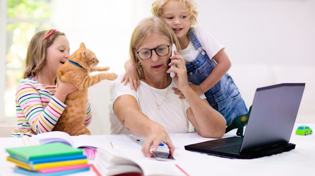 Verzweifelt im Homeschooling-Office: New Yorker Hotline lässt Frauen schreien