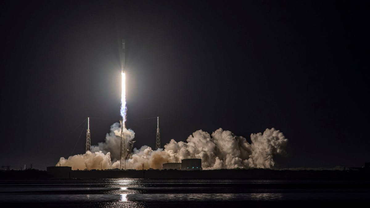 Spacex Hat 60 Weitere Starlink Satelliten Ins All Befordert