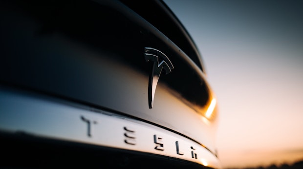 Record: Tesla sells over 200,000 electric cars in one quarter for the first time