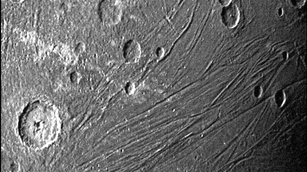 Nasa-Sonde Juno knipst Ganymed „von ganz nah“